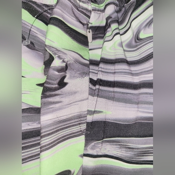 Lululemon Hotty Hot High-Rise Short 4" Special Edition Paint Glide Warp Multi 4 - Picture 4 of 14